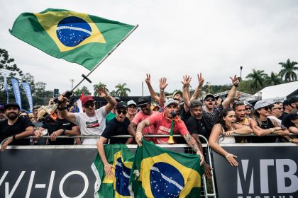 Spectators at UCI XCO World Cup in Mairipora, Brazil on April 14, 2024 //